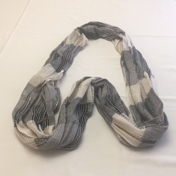 Beautiful Pull Through Scraf - Picture 1 of 3